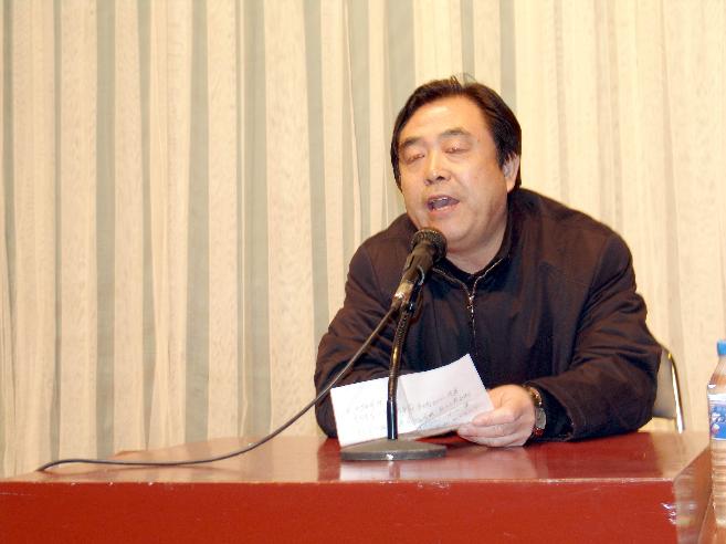 张景忠同志传达了学校安全工作会议精神王福芹同志宣读《延边大学学生